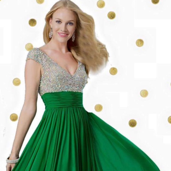 Green and silver sequins and beaded gown - Picture 2 of 5